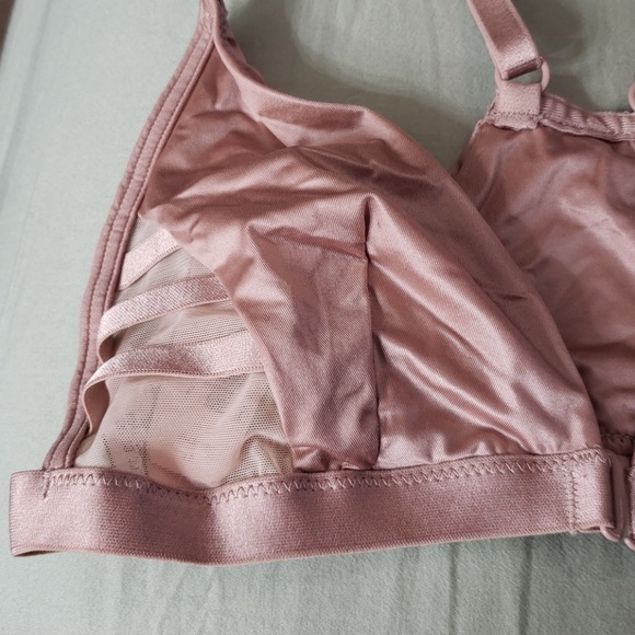 BUY 1 GET 1 FREE VICTORIA SECRET SATIN BRALETTE - Picture 3 of 6